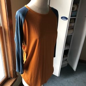 Randy 3/4 length sleeves.